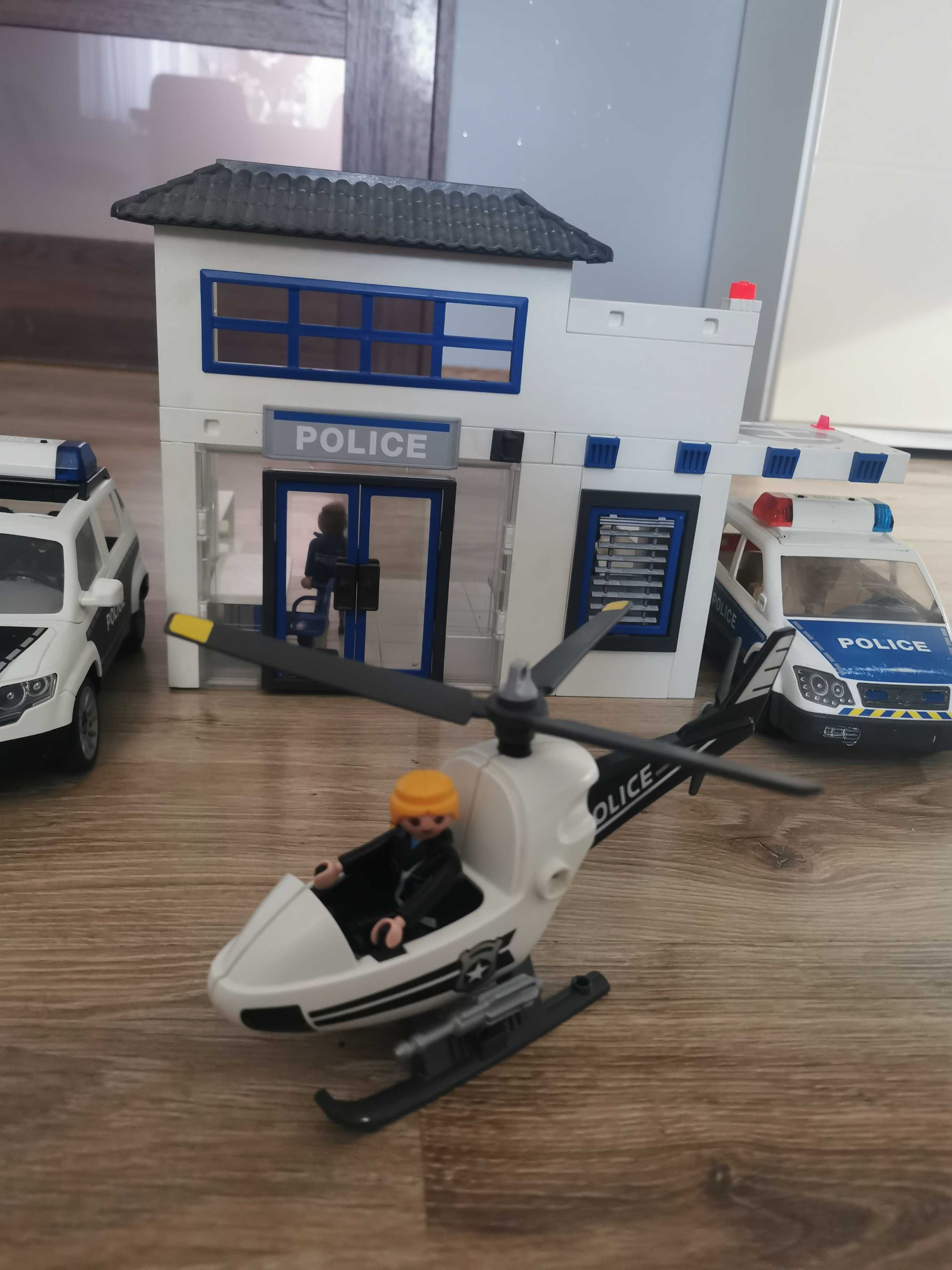 Playmobil posterunek policji helikopter i dwa samochody
