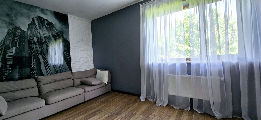 Будинок з басейном,  сауною, 15 соток землі