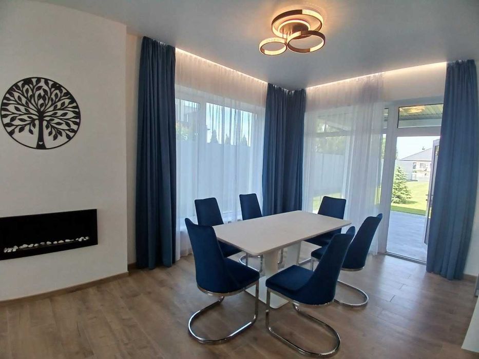 Продам новий будинок на березі озера з бассейном в КГ Міжріччя