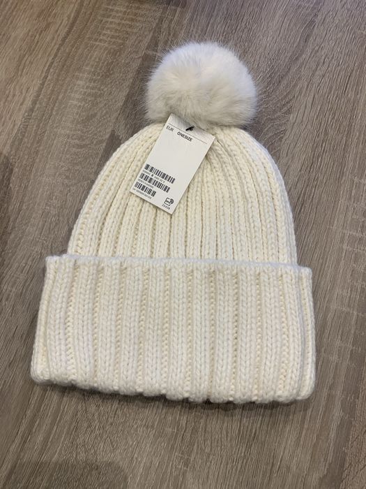 Sprzedam czapka z pomponem