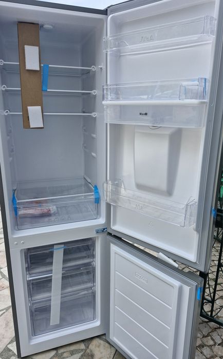 Frigorífico combinado com dispensador de agua
