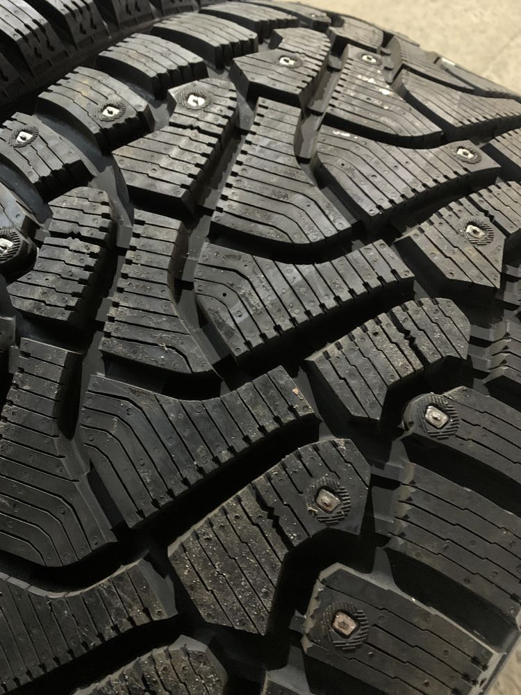 Різноширокі нові 275/40R20 і 315/35R20 Pirelli RunFlat шип зимові