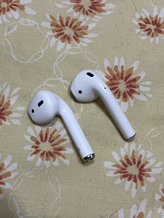 Продам 2 навушника Airpods 2019 (Можна і по 1)