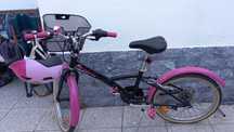Bicicleta de menina + capacete + rodinhas de aprendizagem