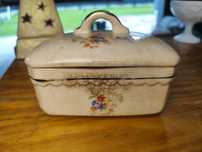 Porcelanowa maselniczka/ szkatułka