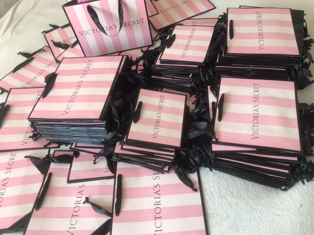 Подарункові коробкиVictoria’s Secret Вікторія Сікрет)