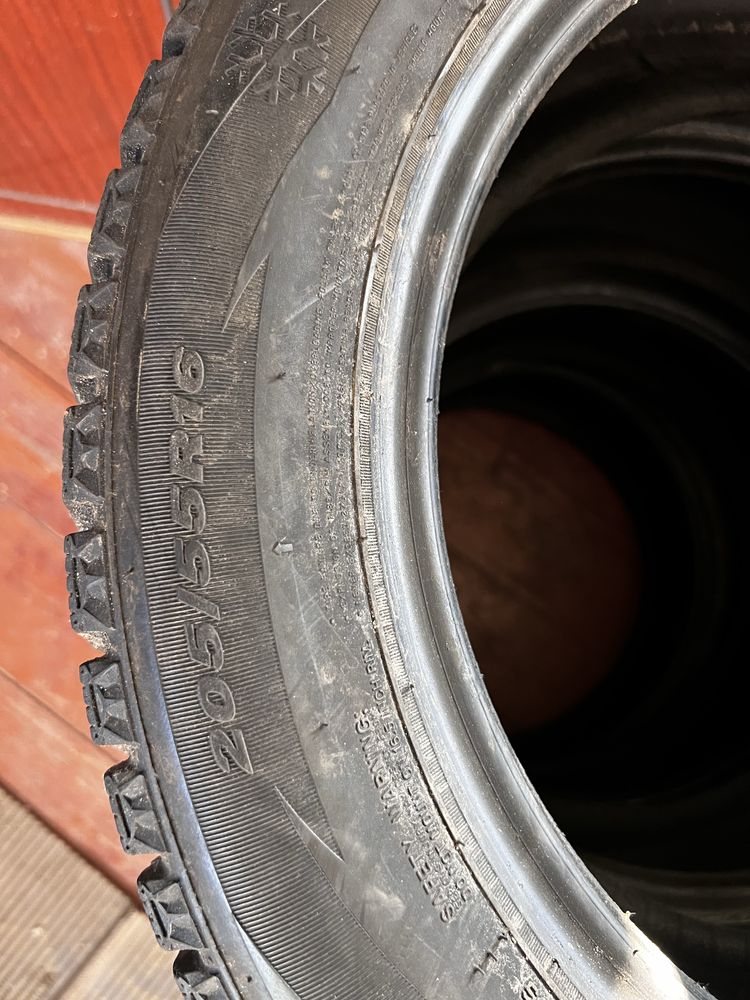 Продам зимові шини Roadstone Winguard 205/55 R16