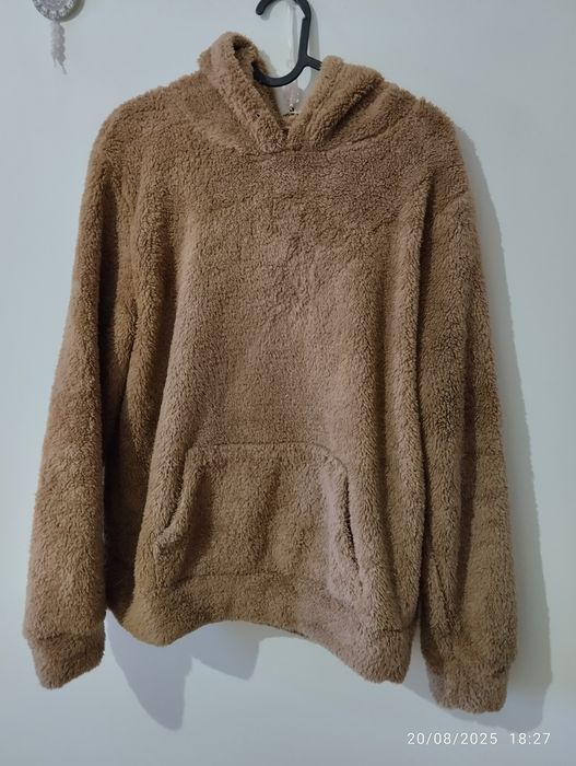 Camisola com capuz nova