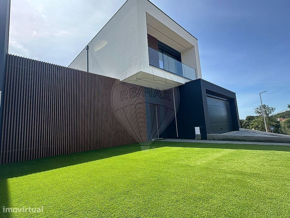 Moradia T4 para venda