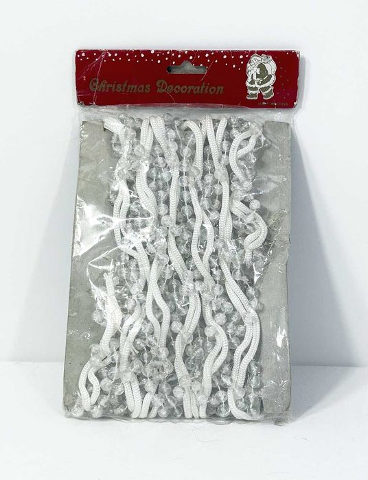 Dekoracyjne białe perełki na sznurku długość 270cm