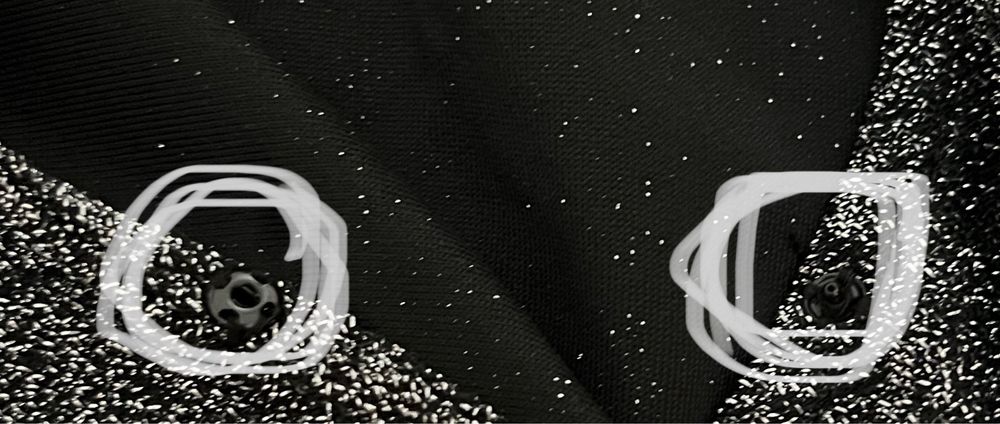 Чорна сукня на дівчину.