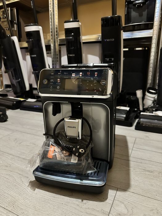 Кофемашина Philips 5500 latte go