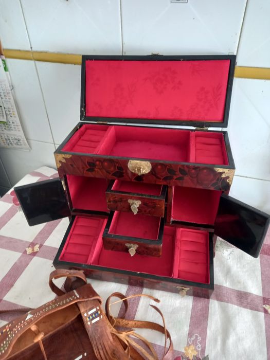 Guarda jóias Antigo.