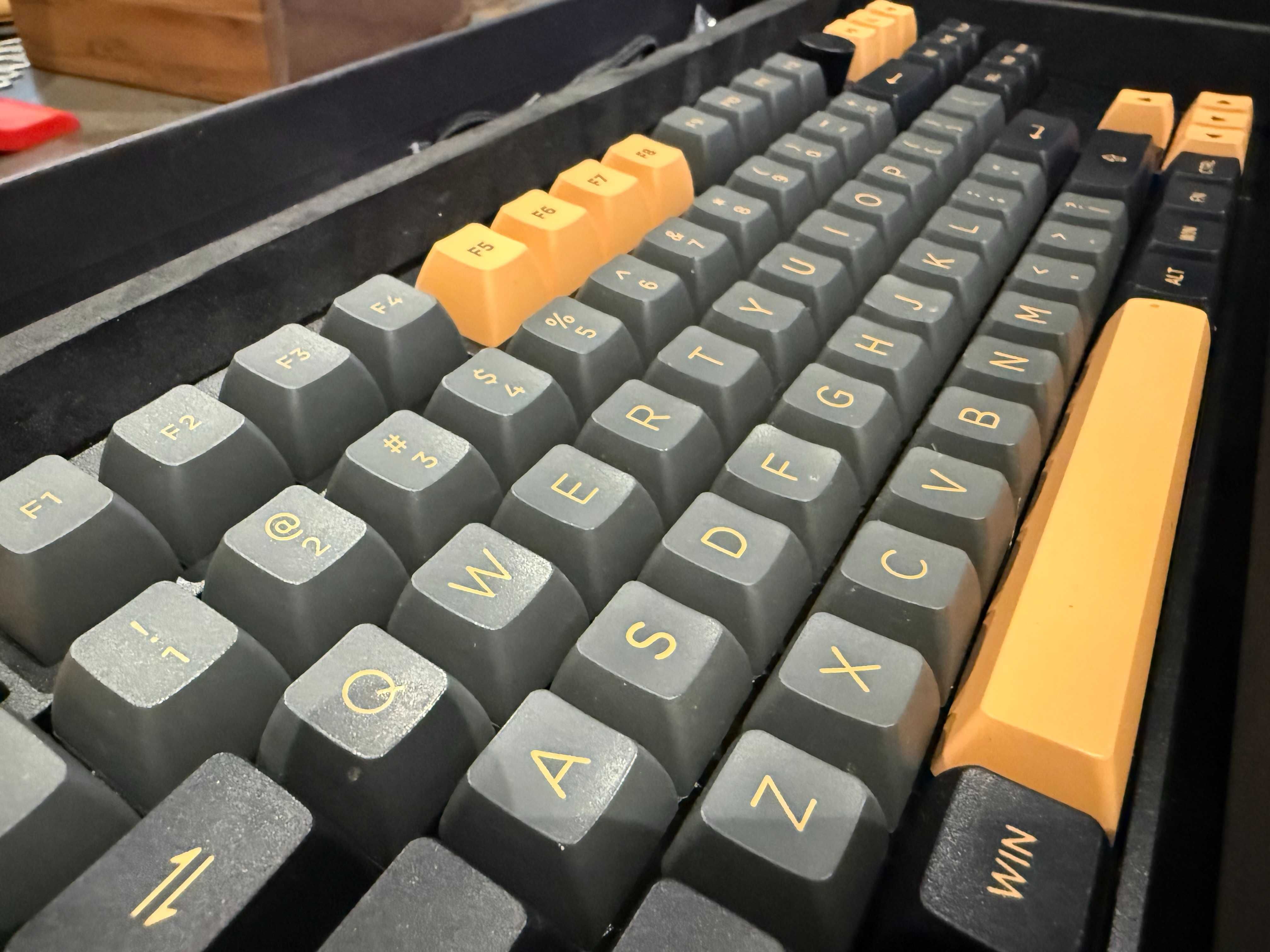 Keychron Q3 + Kailh Navy Box + Akko Bronze + Podkładka - Bogaty zestaw