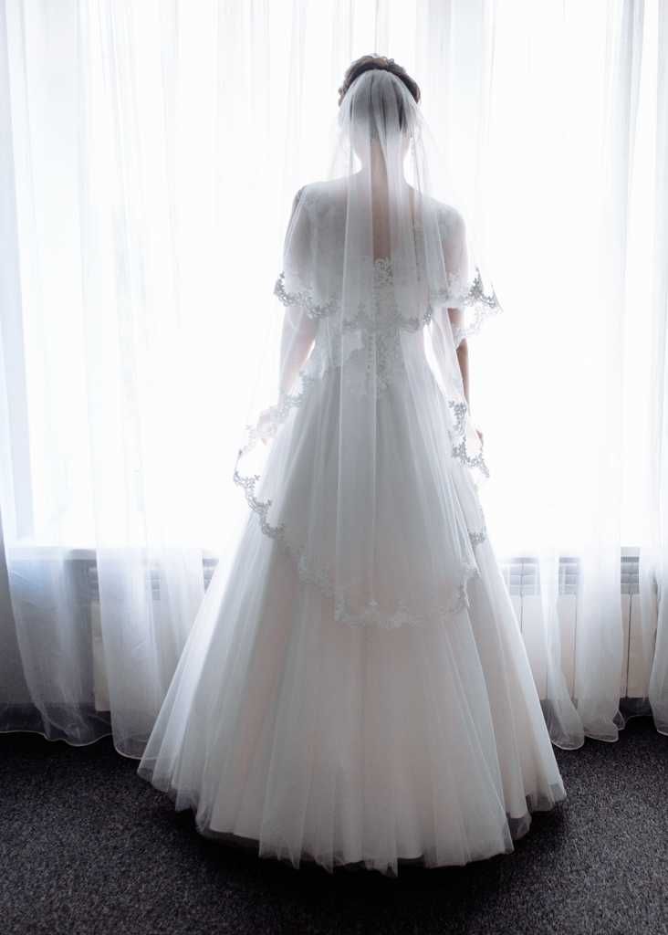 Продается свадебное платье с фатой в отличном состоянии размер М