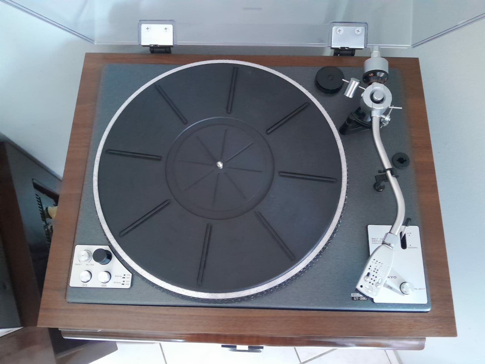 Gira Discos Sanyo TP-725