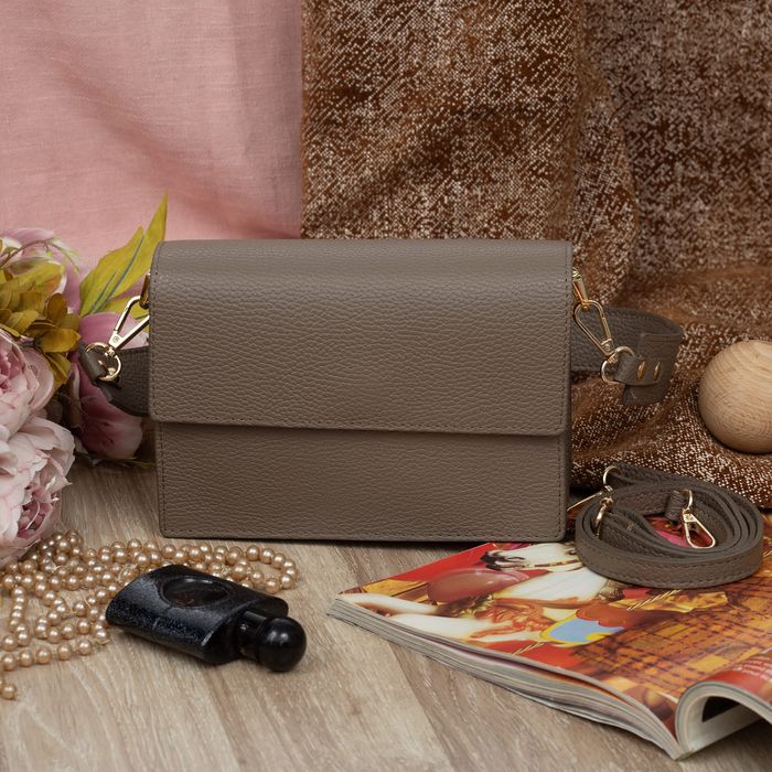 VERA PELLE torebka skórzana listonoszka z klapą i paskiem V606 c.taupe