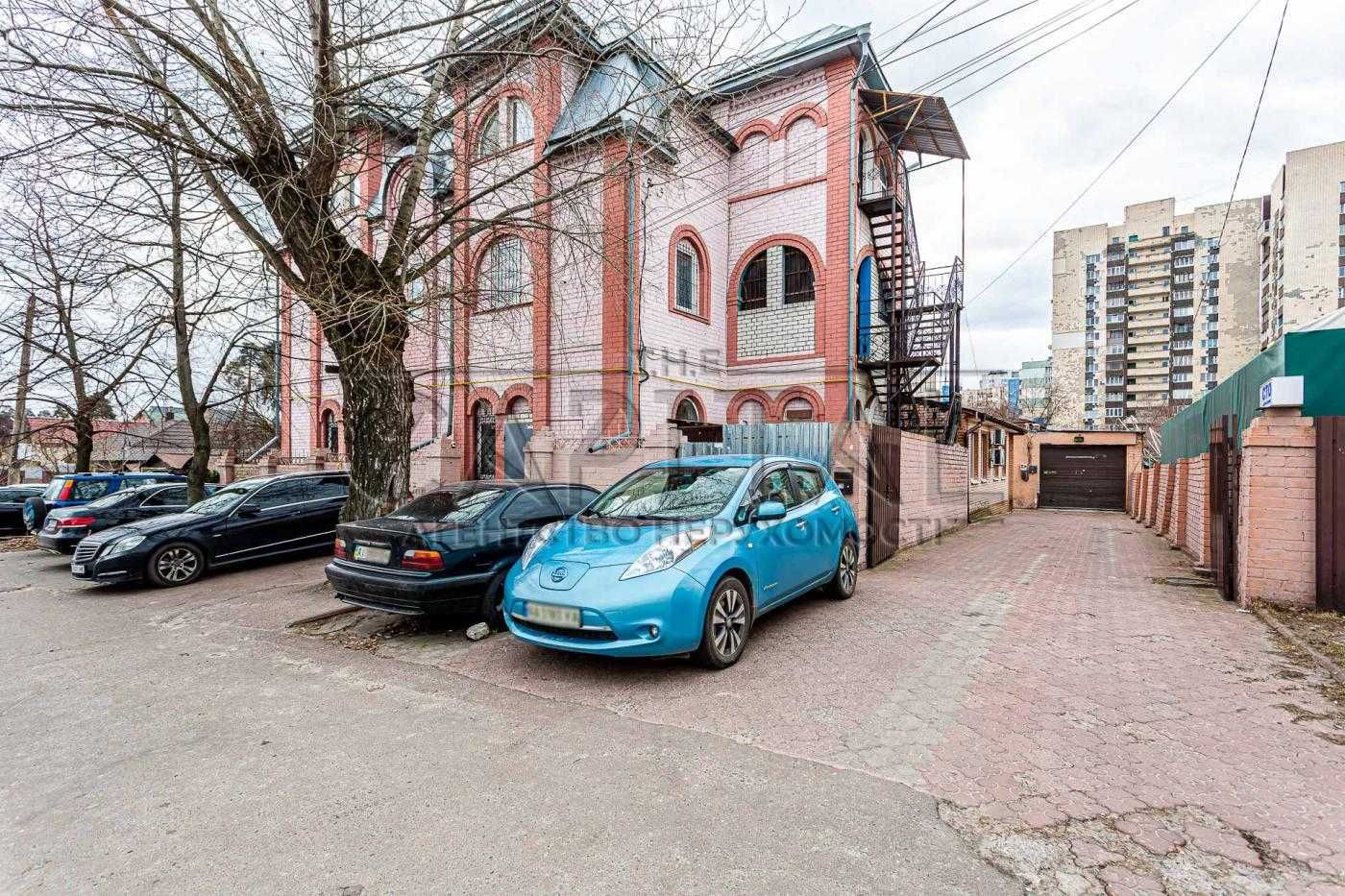 Продаж виробництва, окрема будівля, 8соток, 800м2, сто, хостел