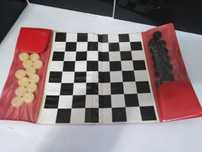 Estojo portatil de jogo de Damas antigo/vintage.