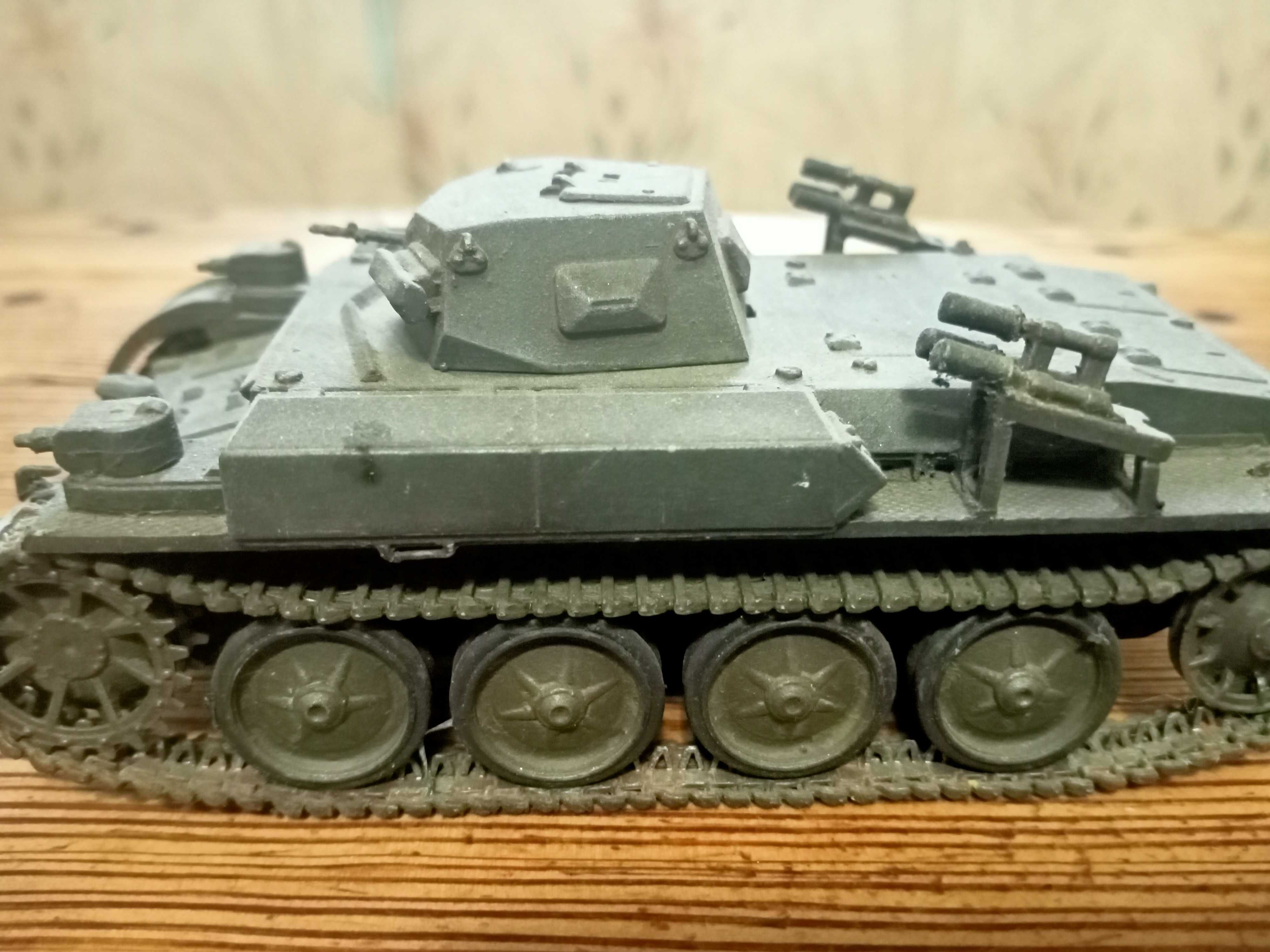 Модели танков и автомобилей в масштабе 1;35