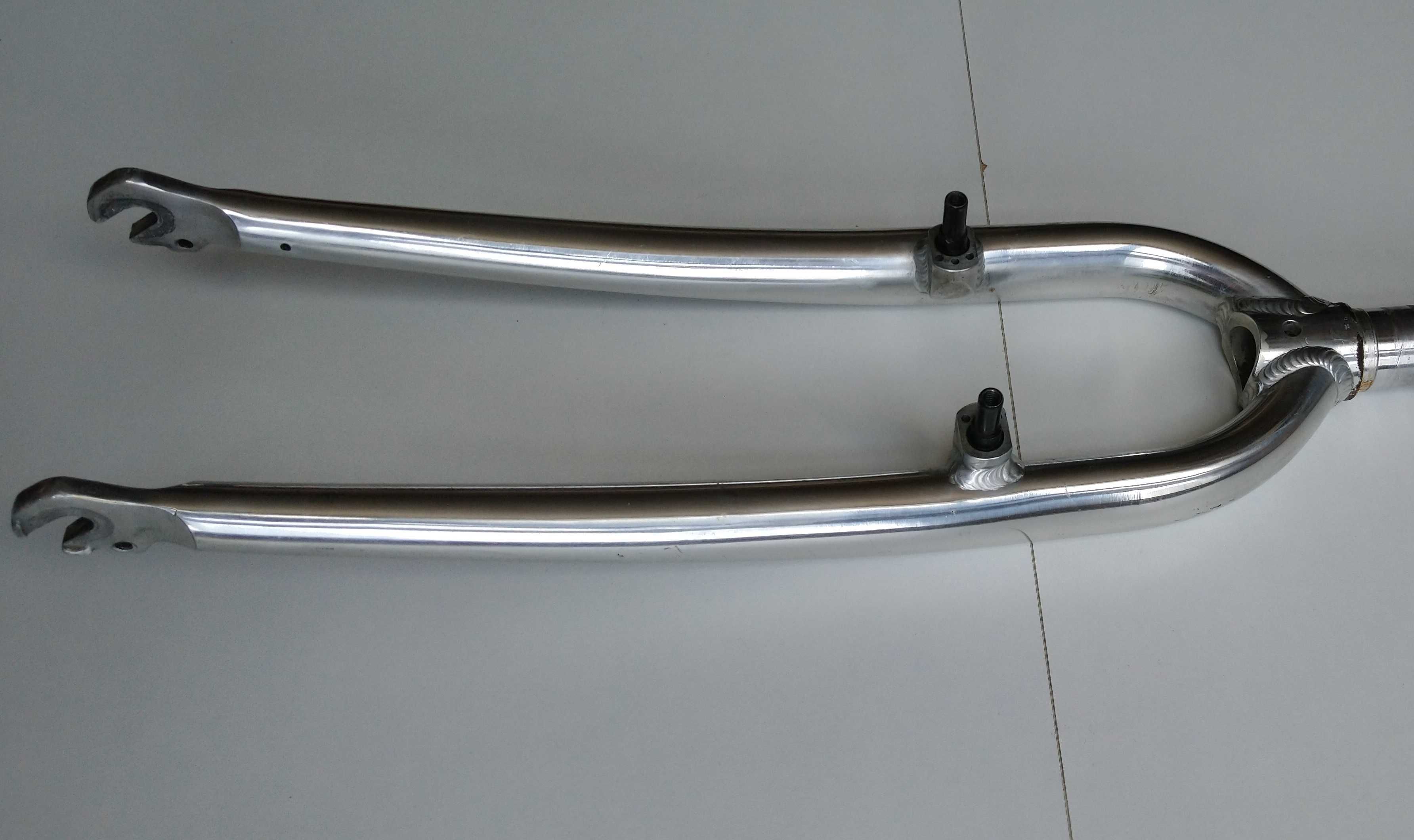 Ultra lekki sztywny widelec aluminiowy 1 1/8" retro MTB 26" 660g