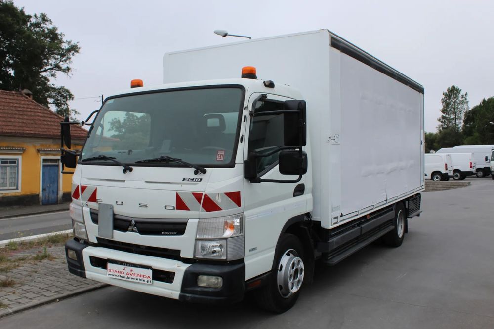 Mitsubishi FUSO CANTER 9C18 // PORTA BEBIDAS