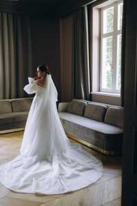 Весільна сукня, придбана в салоні “crystal”