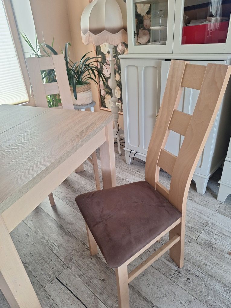 Stół plus 4 krzesla