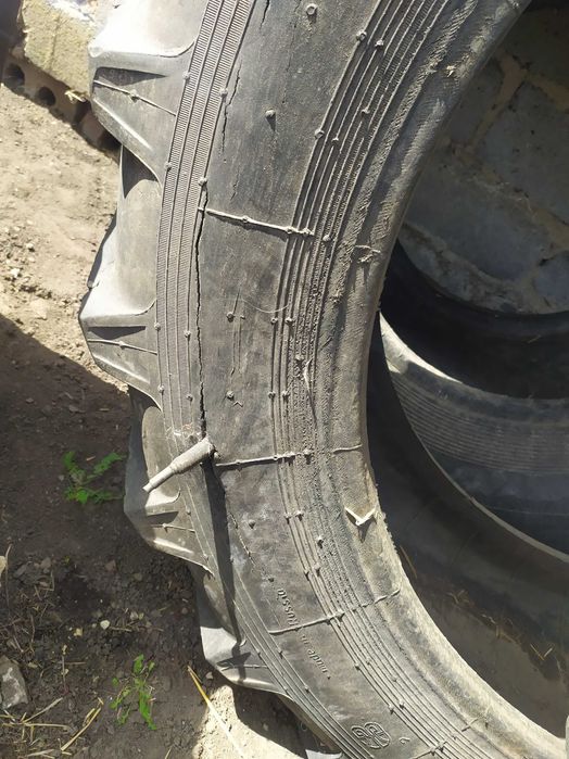 Продам б/у шины передние ЮМЗ,МТЗ 7,50-20 В-103 и задние 15,5-38