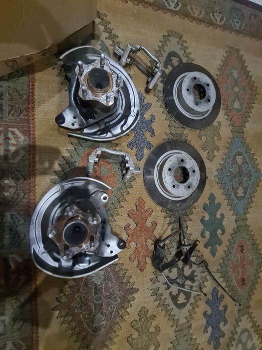 Mangas / Cubos / Discos de eixo traseiro Nissan Leaf ZE1 2020 desmont.