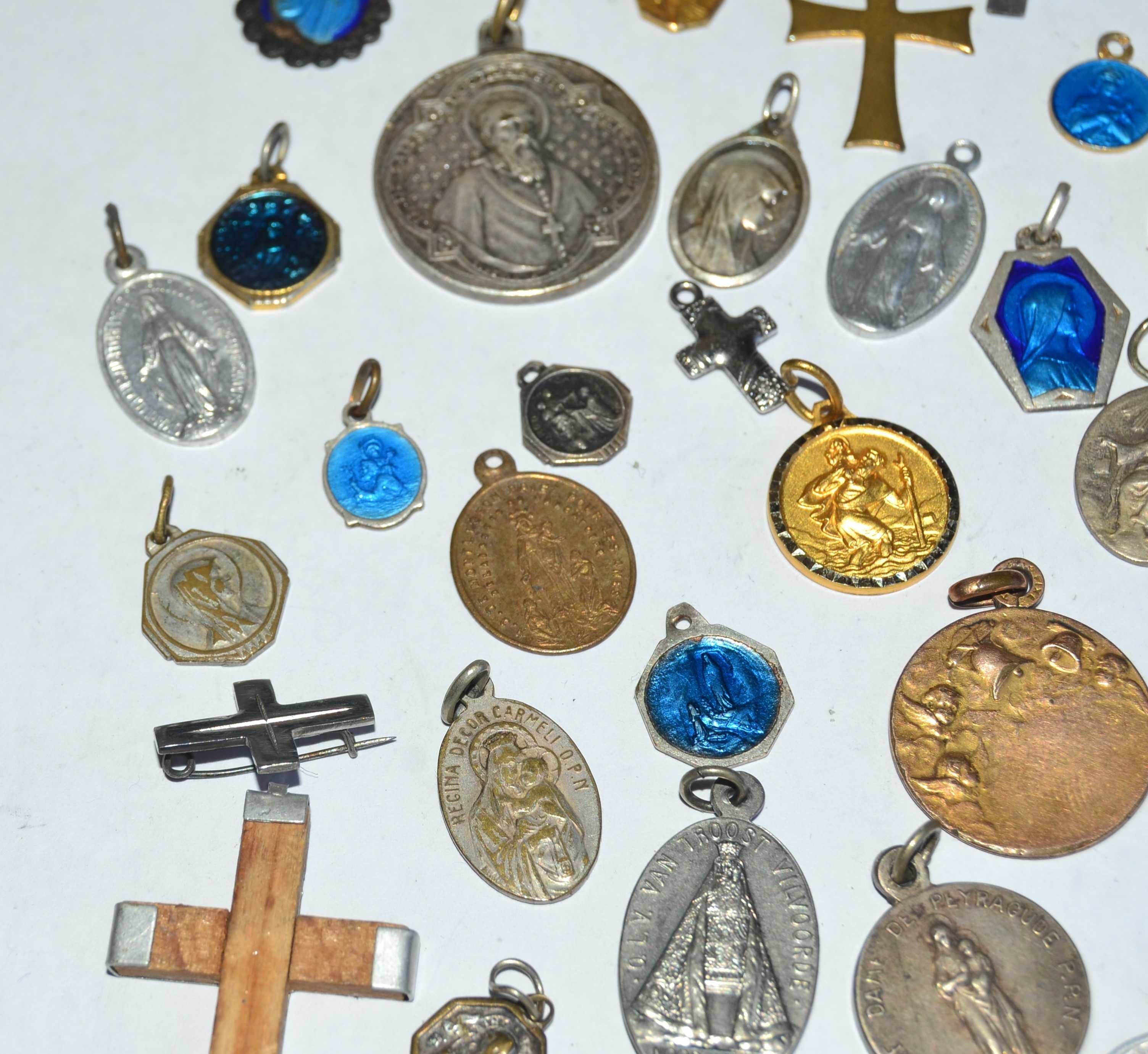 Lote de Pendentes e Medalhas Religiosas