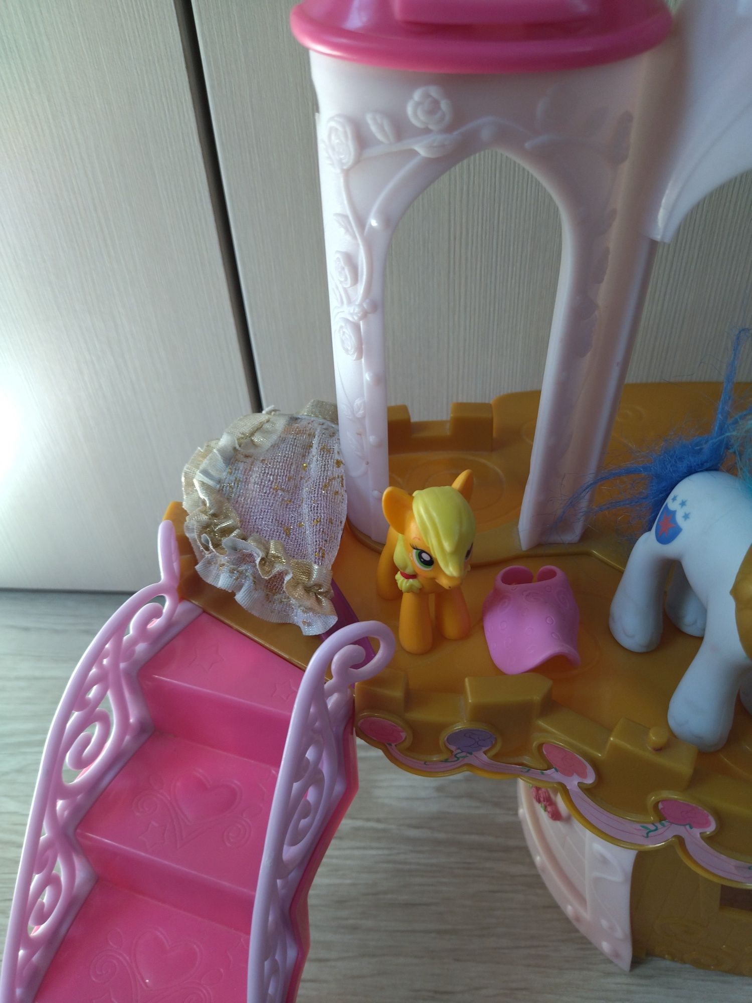 Zamek ślubny z figurkami My little pony Cadence
