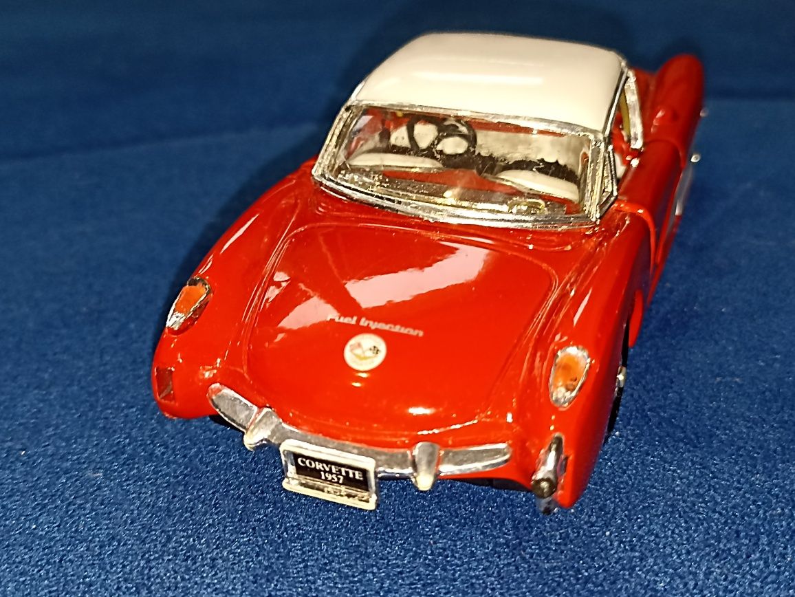 Bardzo ładny Model camochodu Corvette 1957 skala 1:34