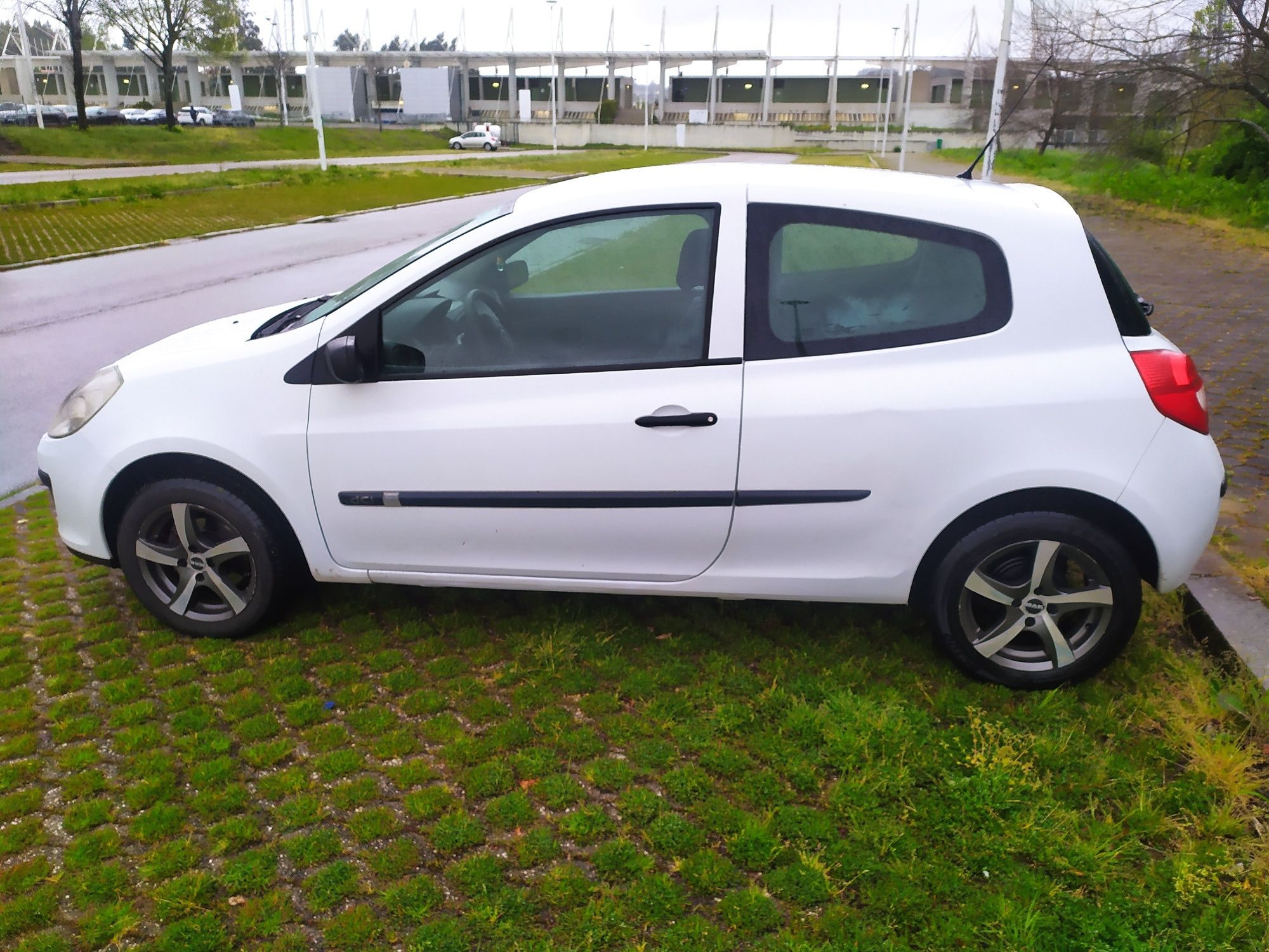 Renault Clio iii 3 1.5dci ideal para levar animal domestico atras