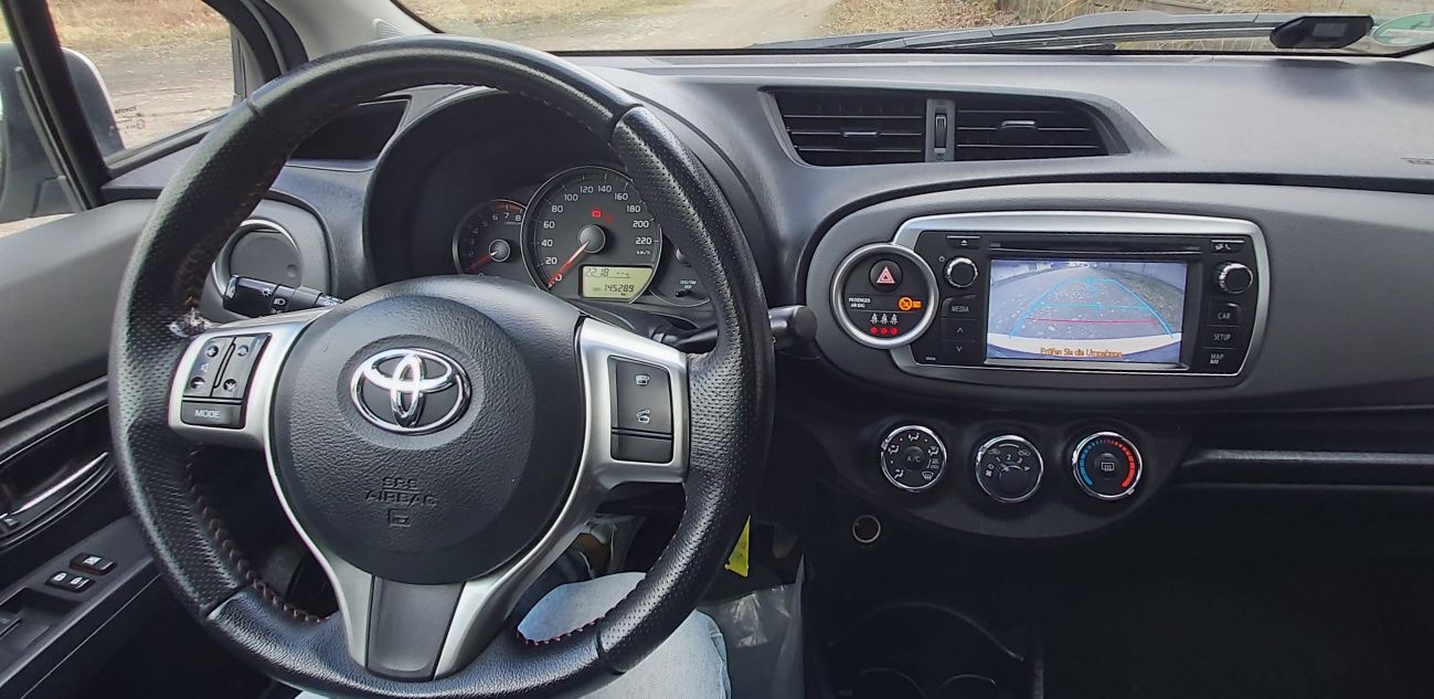 Toyota Yaris 1,3 benzyna 2012r panorama, kamera