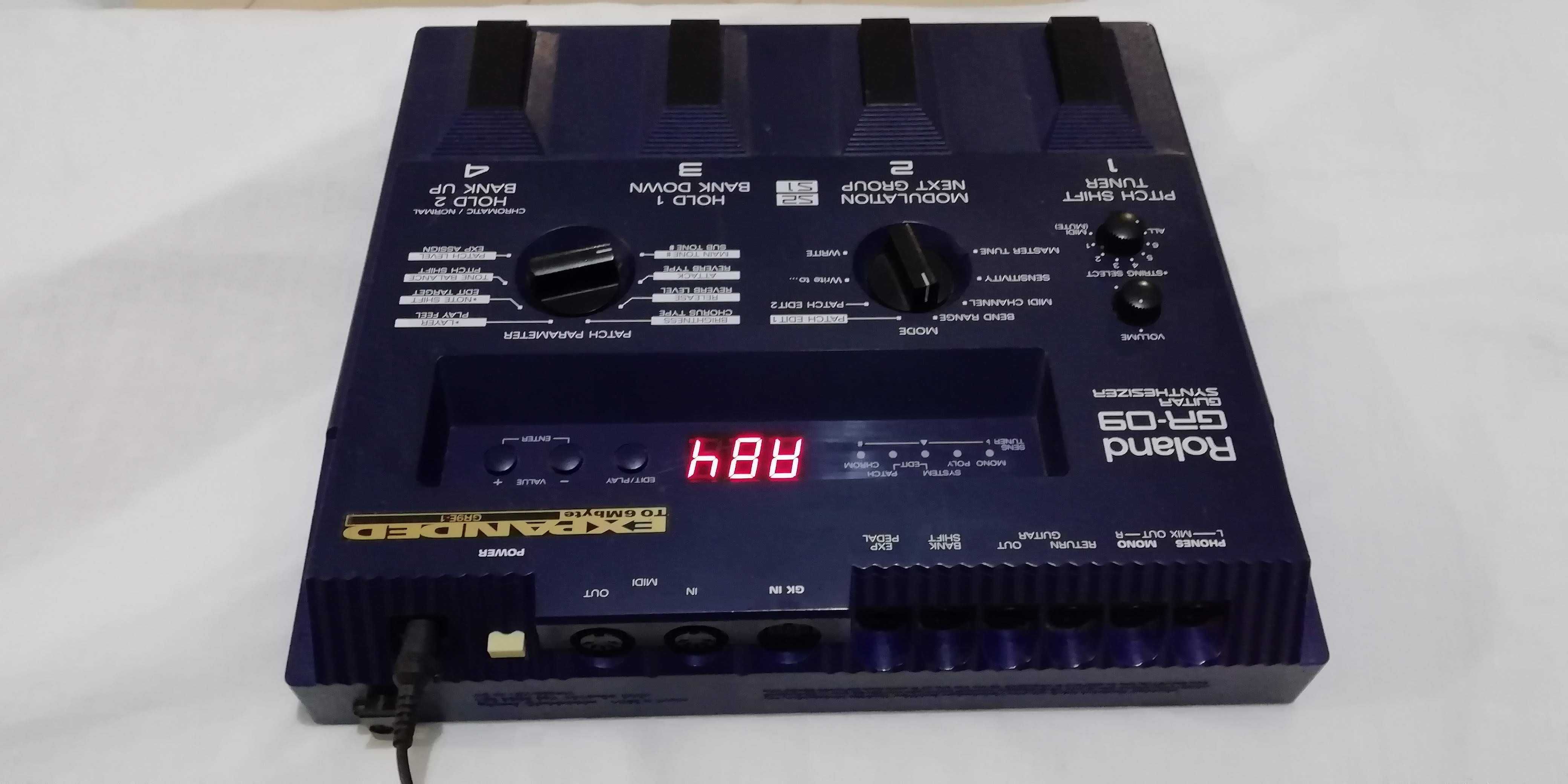 Processador MIDI para guitarra Roland GR-09 usado.