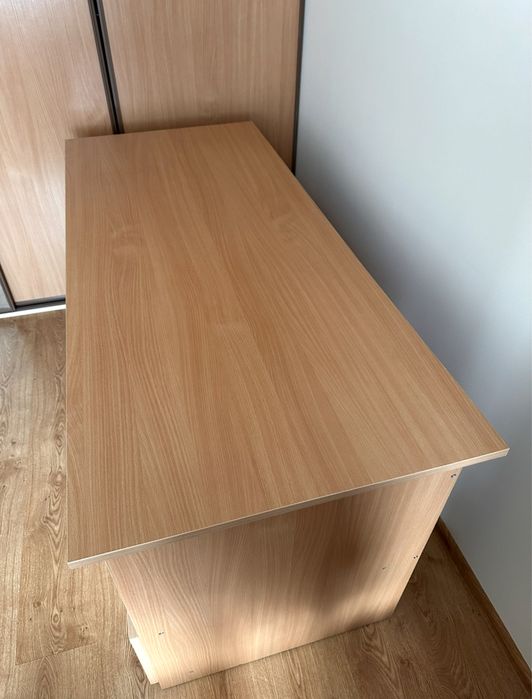 Solidne biurko 150 cm długości - jasny buk.