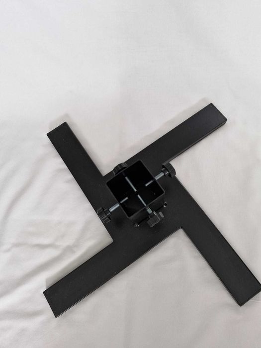 Stojak pod choinkę – solidny, bezpieczny do choinki żywej i sztucznej