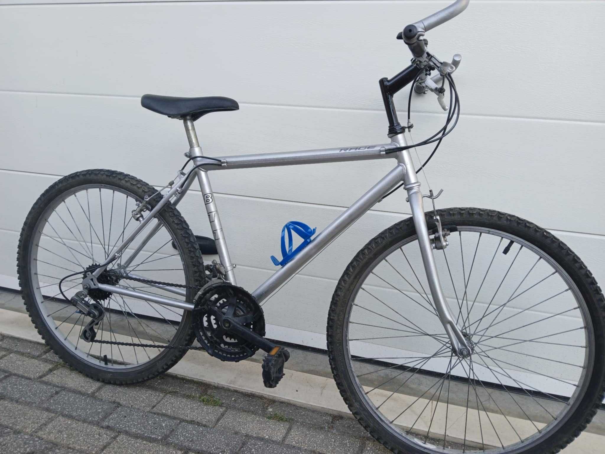 Bicicleta roda 26 com 18 velocidades