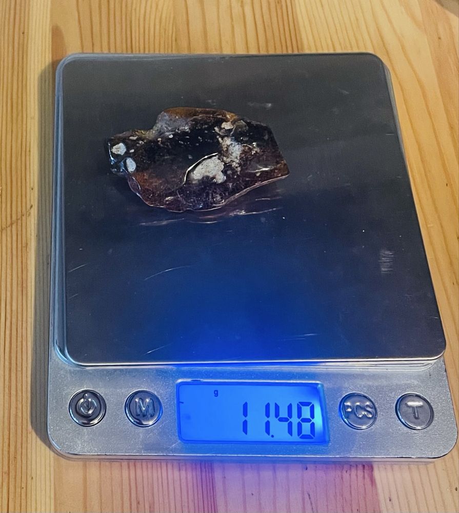Nowa bryłka naturalnego bursztynu