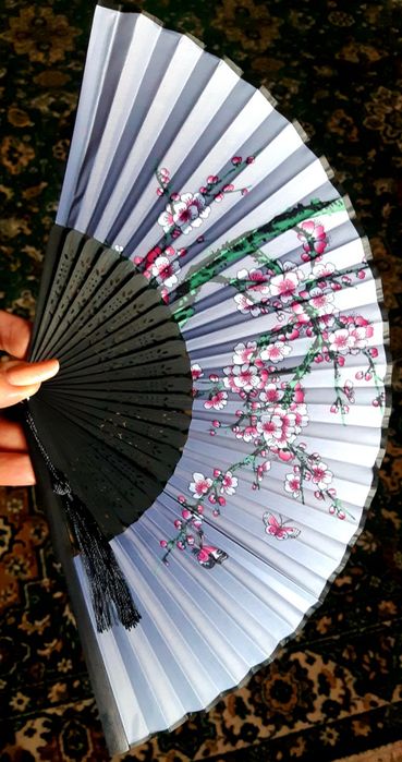 Чудові, яскраві  віяла.