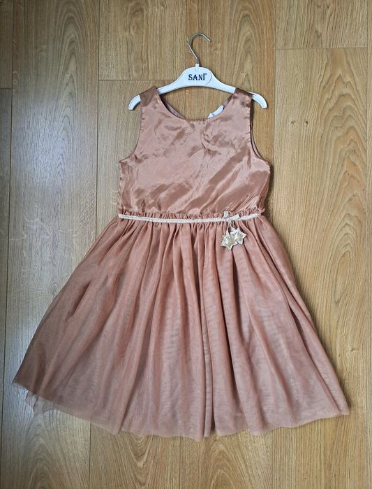 Бежевое пышное платье  для девочки