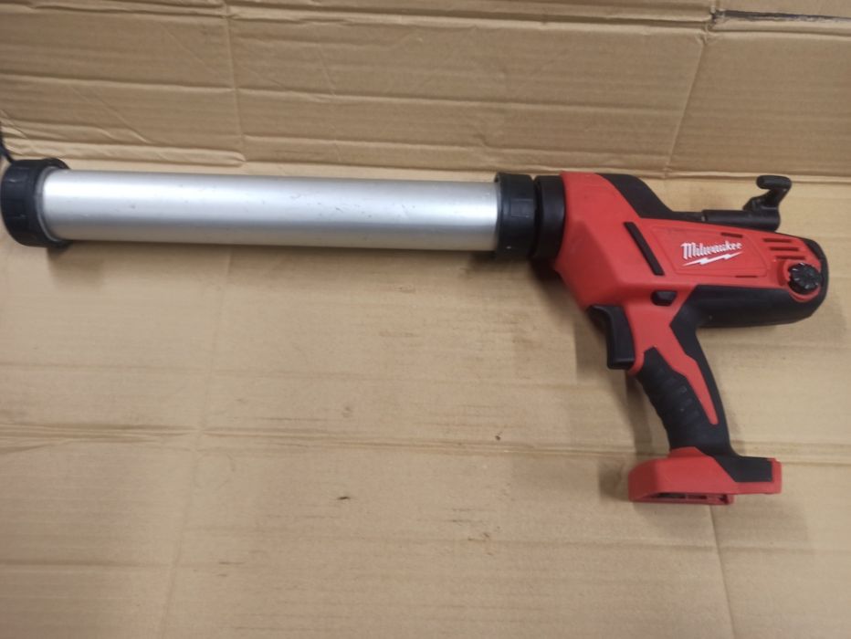 Silikoniarka Milwaukee C18 PCG piękna sztuka