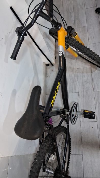 Vendo bicicleta, pois esta ocupando espaço.