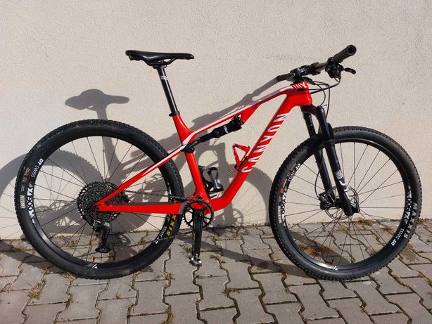 Canyon LUX M full carbon