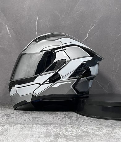 Nowy kask motocyklowy Srebrny renomowanej marki ORZ 991