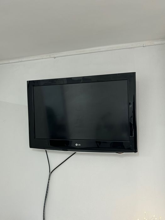 TV LG 38” em bom estado