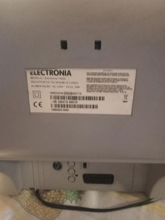 Dois televisores em bom estado