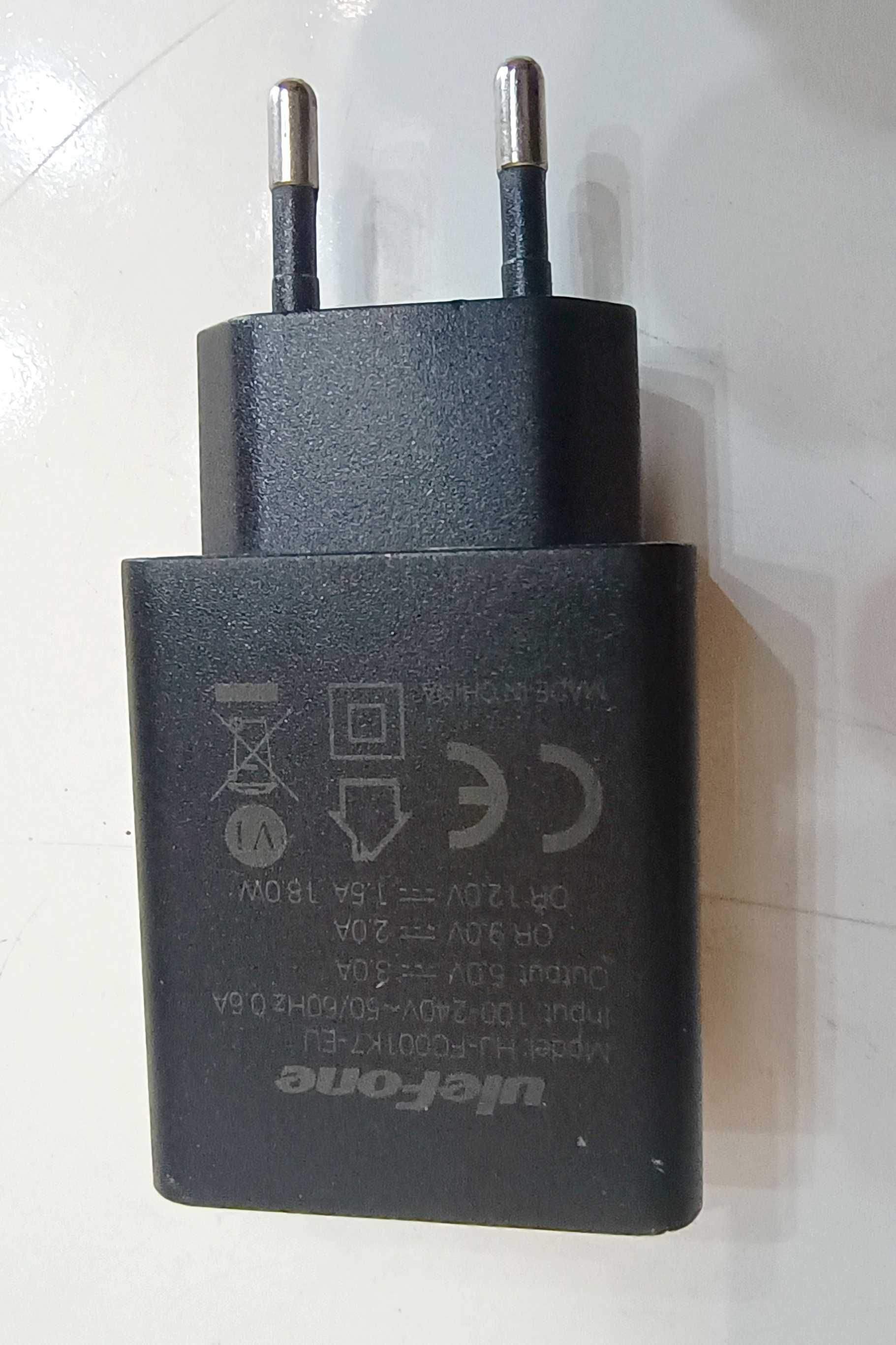 Zasilacz ( ładowarka ) z gniazdem USB  do szybkiego ladowania