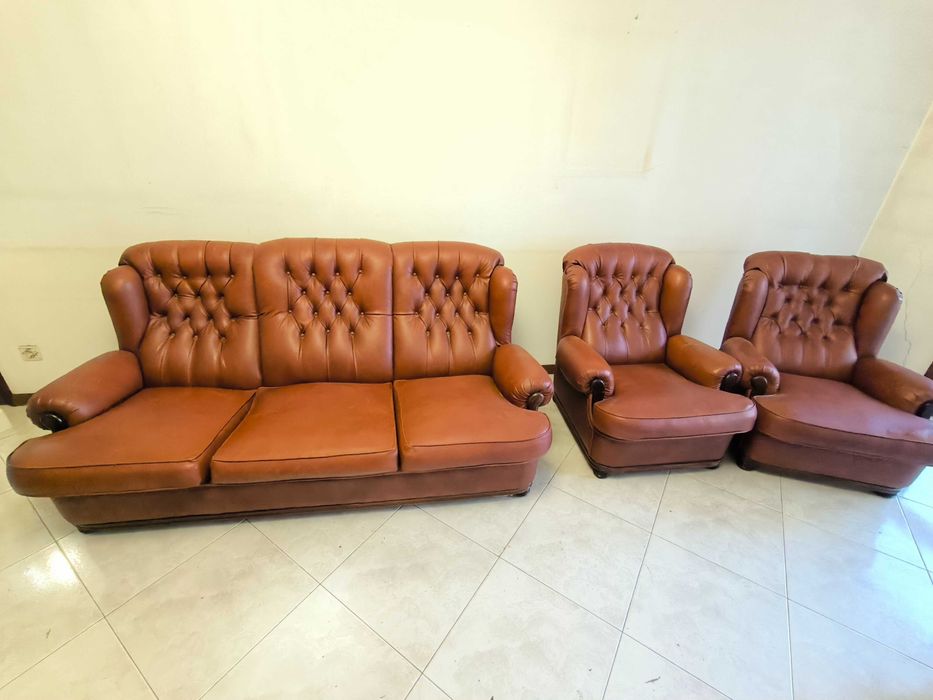 Conjunto de sofás em pele